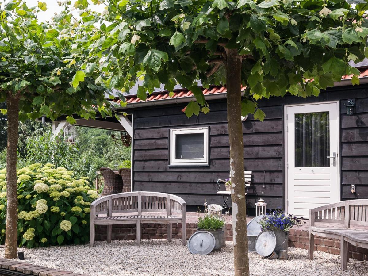Bed & Breakfast De Schuur Inn Numansdorp Exterior photo