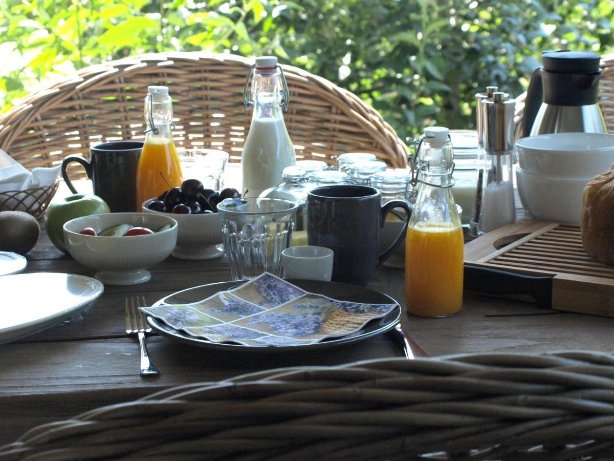 Bed & Breakfast De Schuur Inn Numansdorp Exterior photo