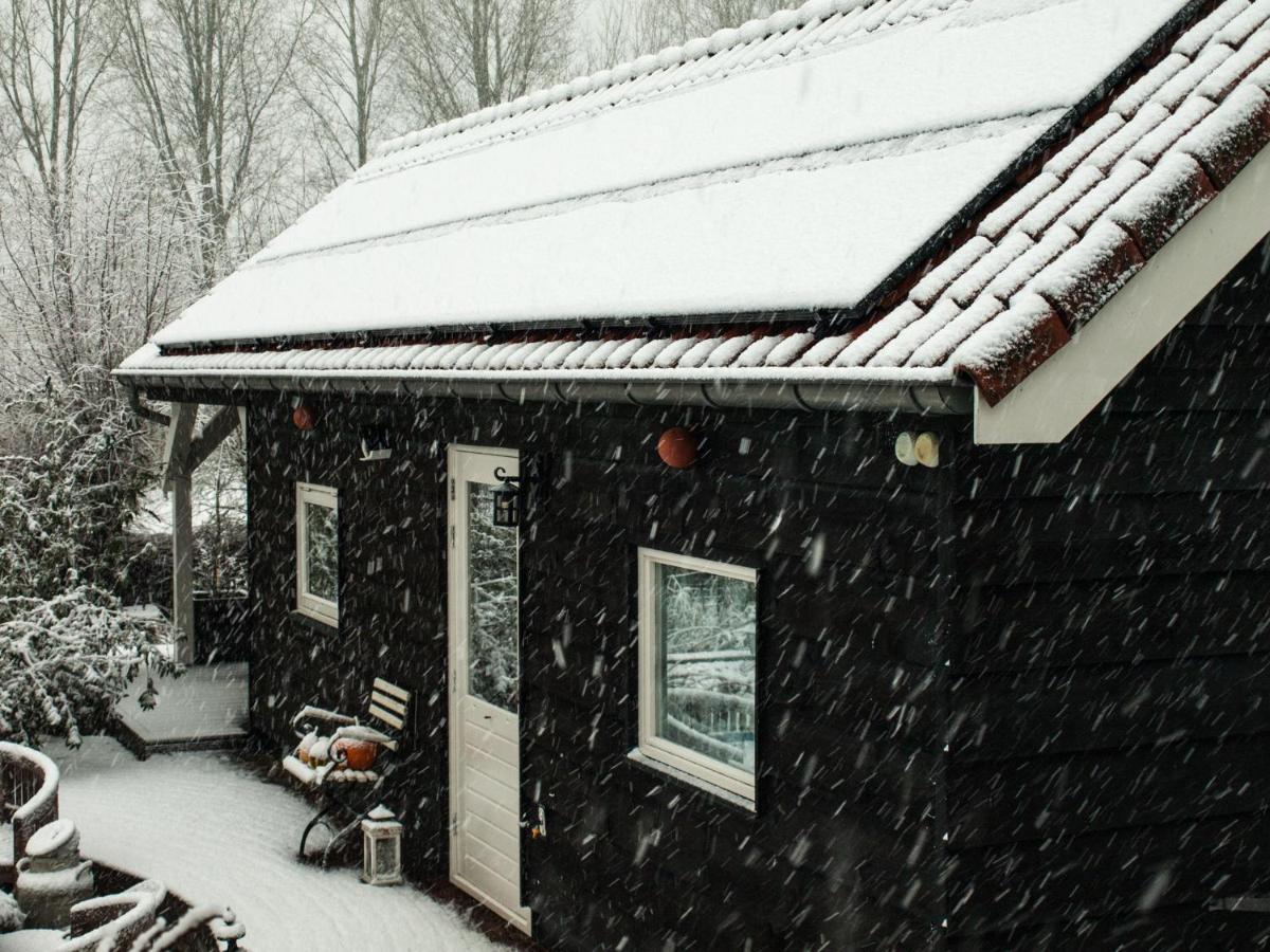 Bed & Breakfast De Schuur Inn Numansdorp Exterior photo