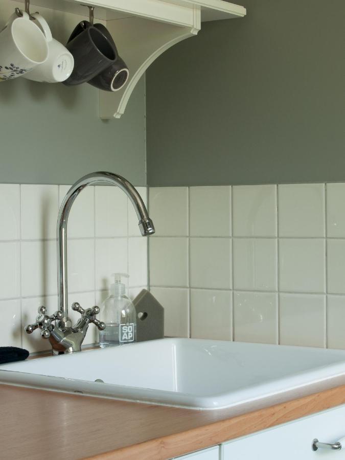 Bed & Breakfast De Schuur Inn Numansdorp Exterior photo